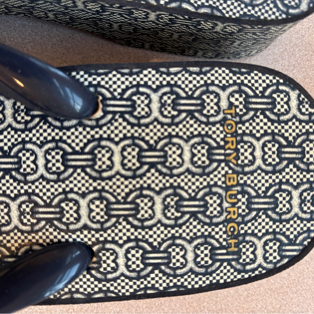 EUC Tory Burch Blue & White Geometric Patterned Wedge Slip On Flip Flop Sandals - Picture 2 of 6